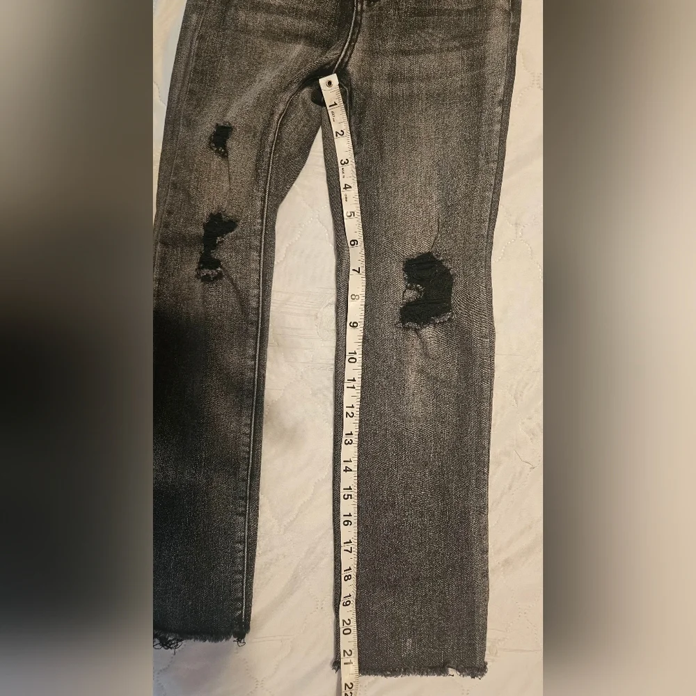 ❤️Joe's  Jean Size 8 Distressed Cut-off 🩷‎